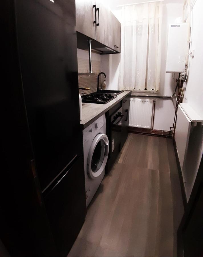 Apartament Confortabil In Târgu Jiu Buitenkant foto