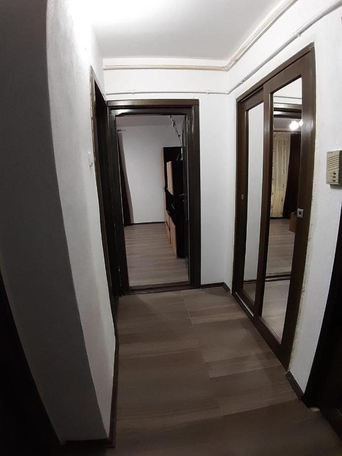 Apartament Confortabil In Târgu Jiu Buitenkant foto